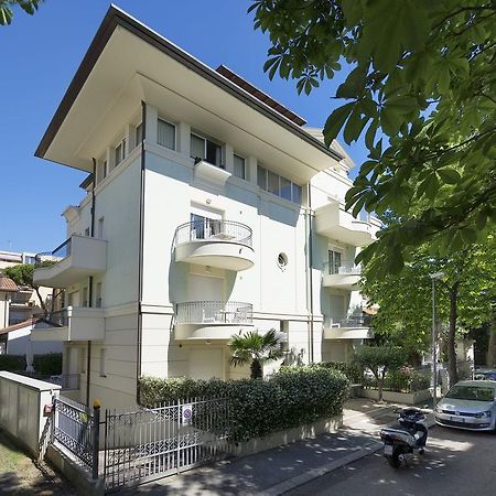 Residence Hamilton Riccione Eksteriør billede