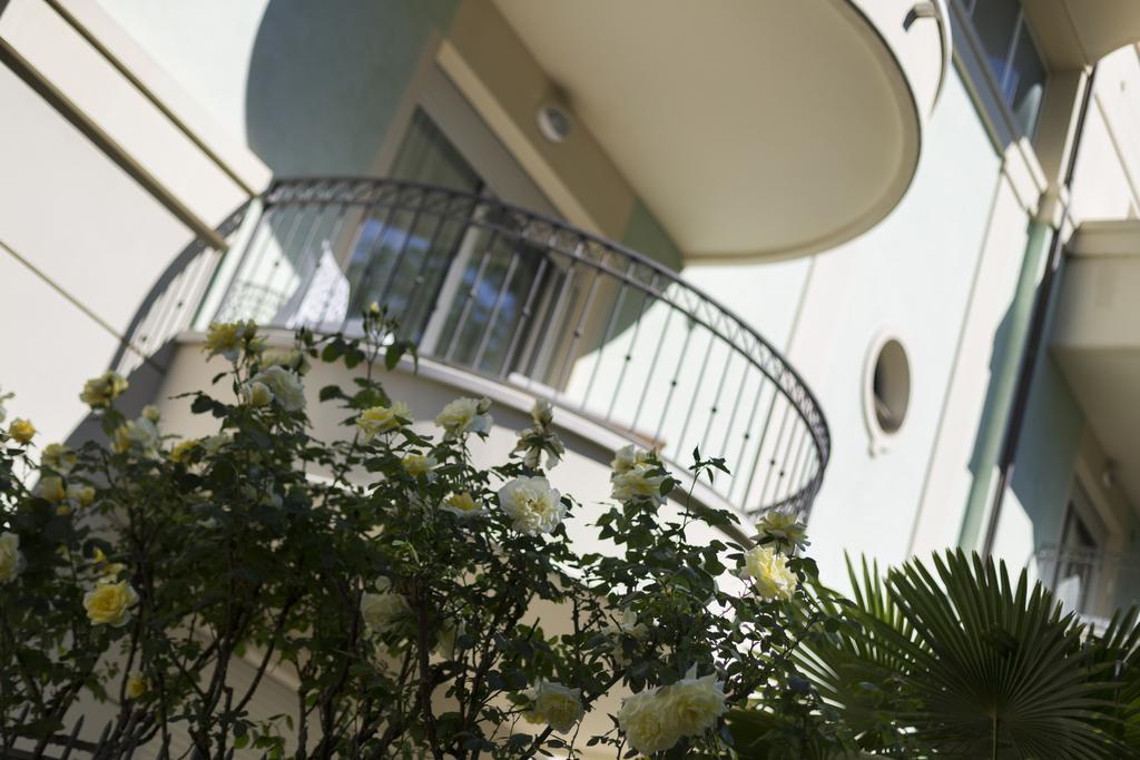 Residence Hamilton Riccione Eksteriør billede