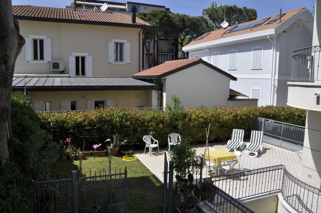 Residence Hamilton Riccione Eksteriør billede