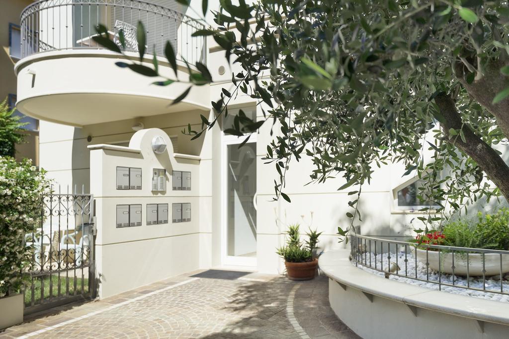 Residence Hamilton Riccione Eksteriør billede