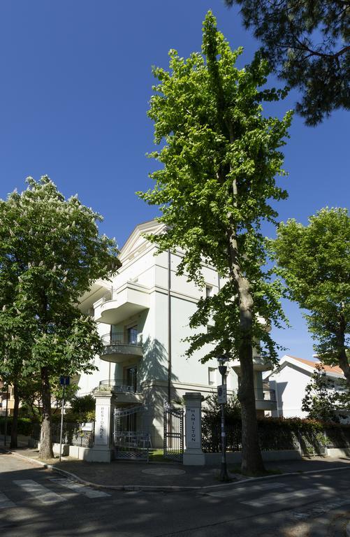 Residence Hamilton Riccione Eksteriør billede