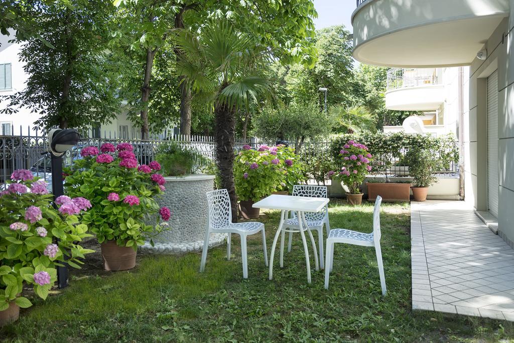 Residence Hamilton Riccione Eksteriør billede