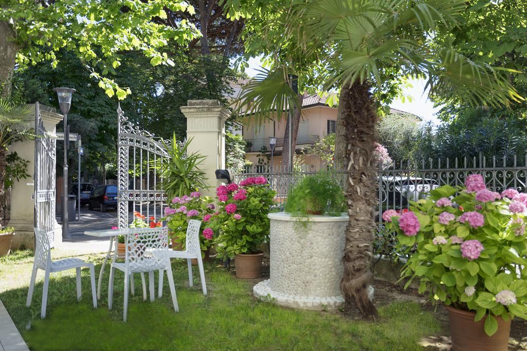 Residence Hamilton Riccione Eksteriør billede