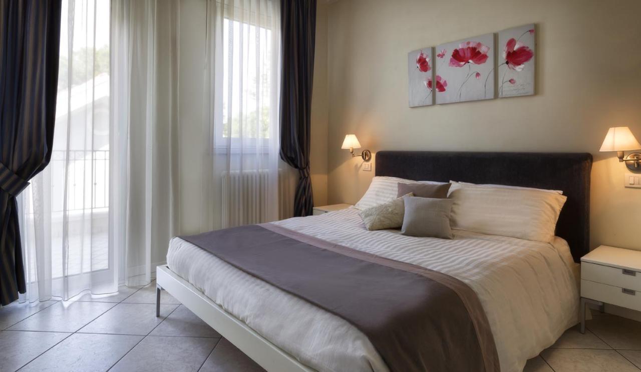 Residence Hamilton Riccione Eksteriør billede